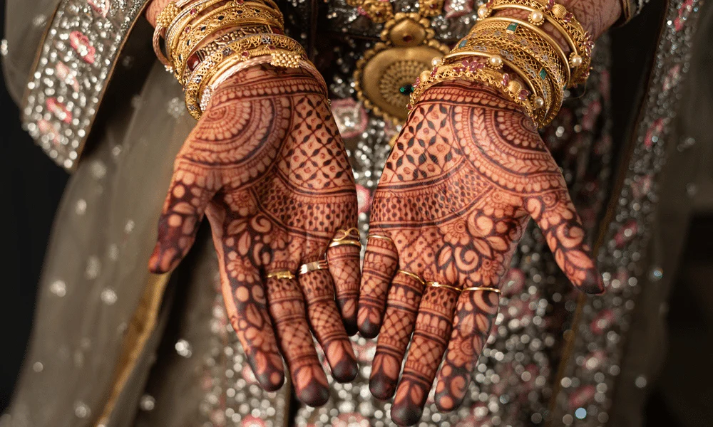 Bridal Mehendi Design - Beautiful Henna Art on Bride's Hand